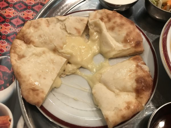 スーリアのチーズナン